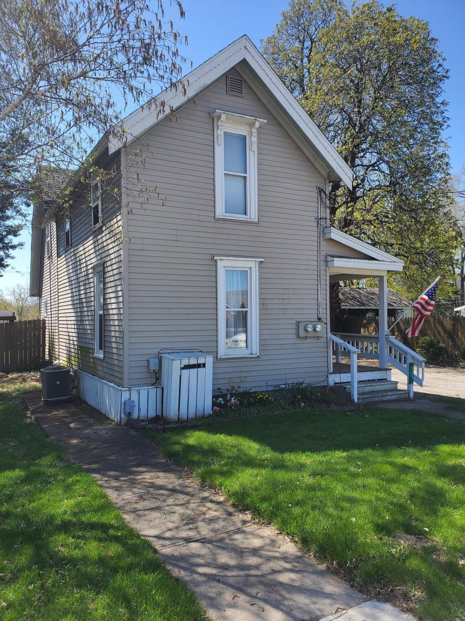 205 Main St, Spring Arbor MI  49283-9673 exterior