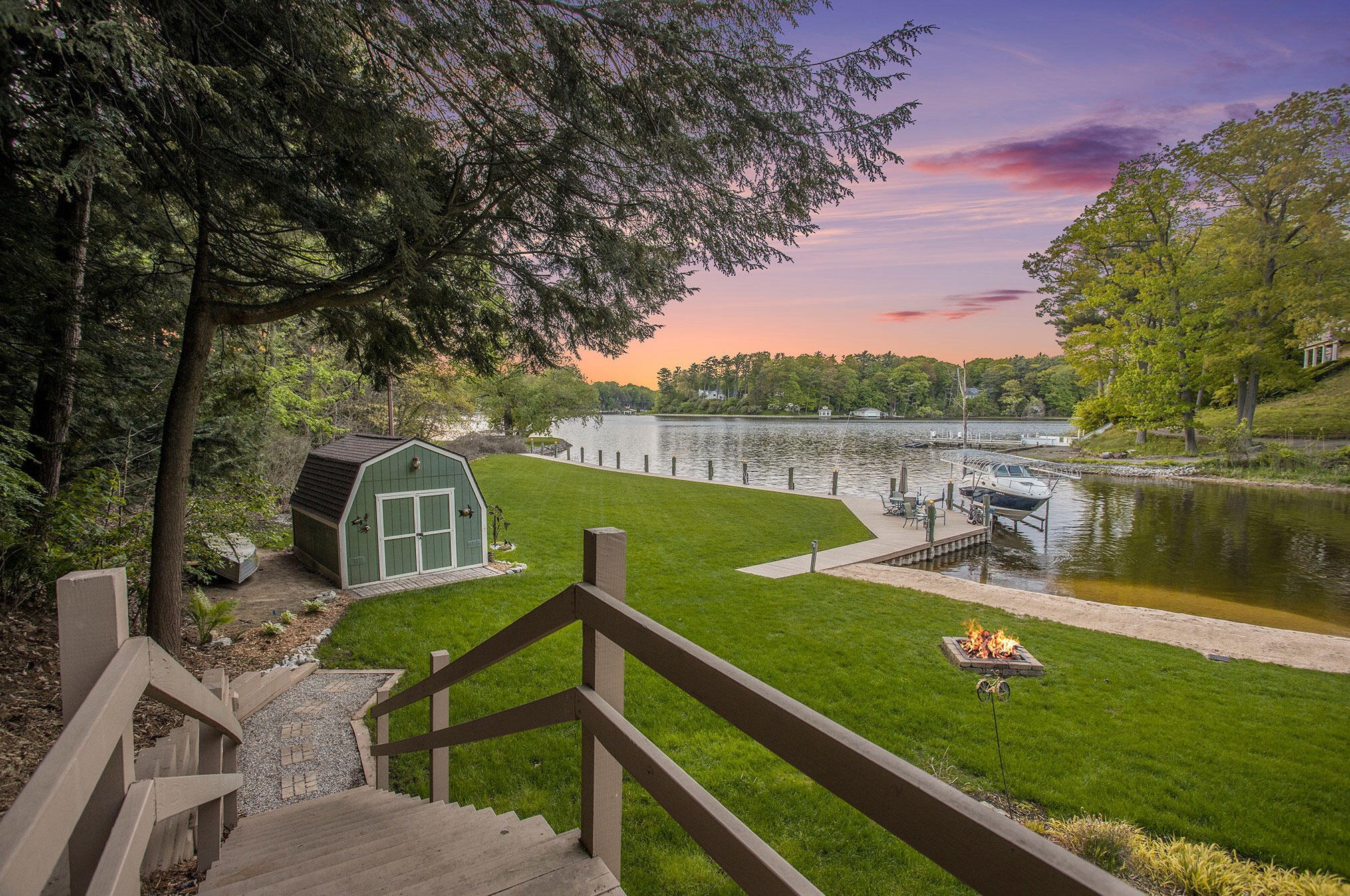 18886 Greenwood Ct, Spring Lake, MI 49456-1169