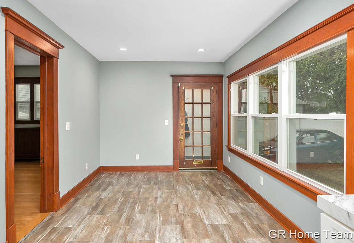 1006 Cherry St, Grand Rapids MI 49506-1450 exterior