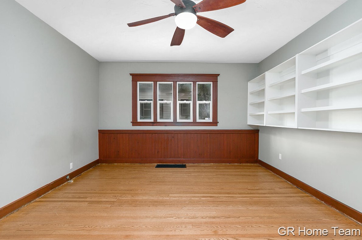 1006 Cherry St, Grand Rapids MI 49506-1450 exterior