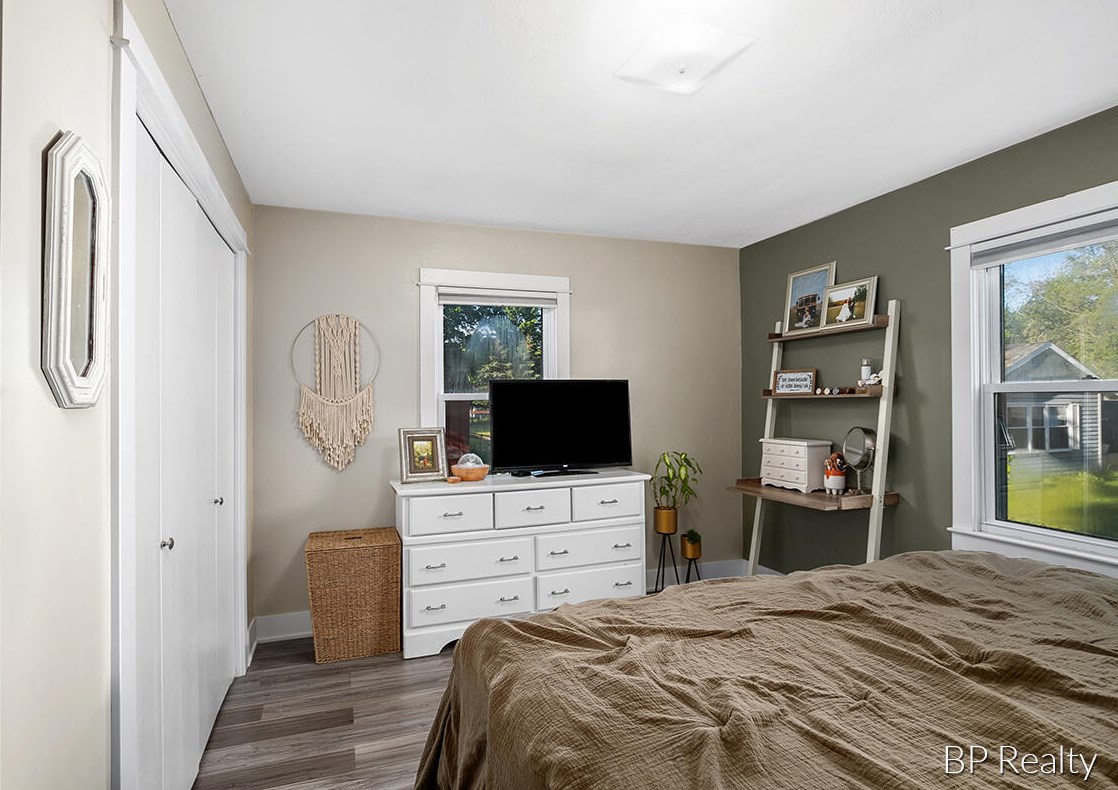 531 Cherry St, Wayland MI 49348-1076 exterior