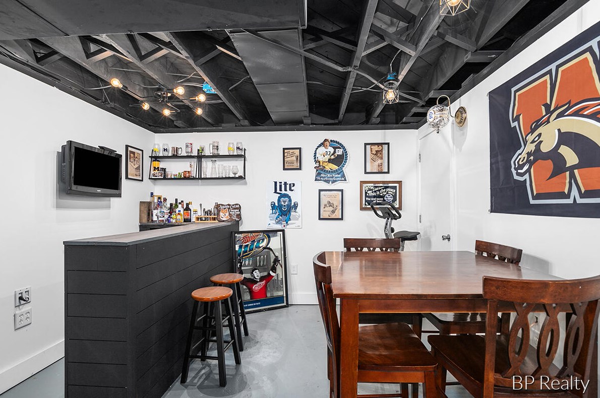 531 Cherry St, Wayland MI 49348-1076 exterior