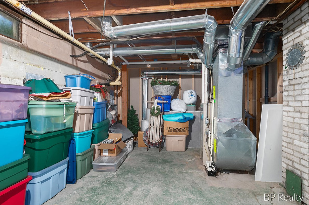 531 Cherry St, Wayland MI 49348-1076 exterior