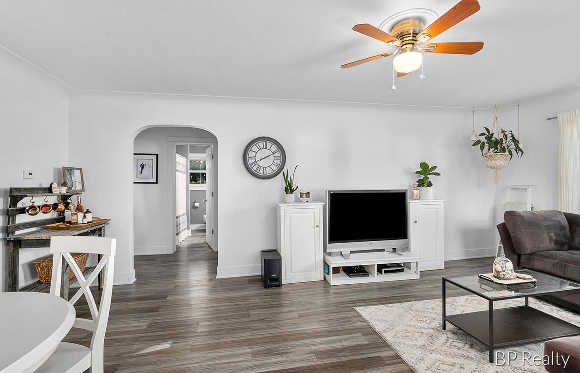 531 Cherry St, Wayland MI 49348-1076 exterior