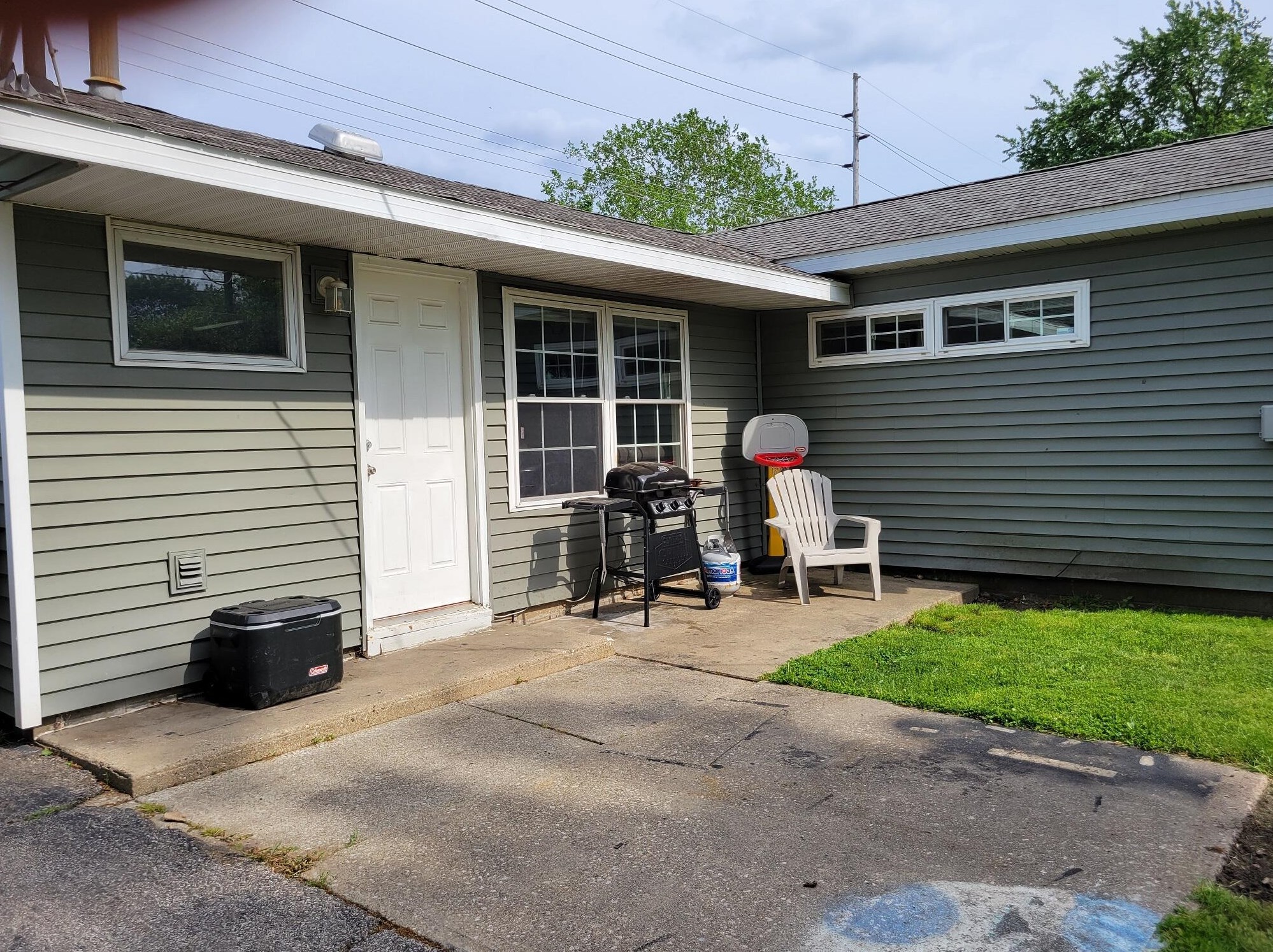 908 13th St, Niles MI  49120-3420 exterior