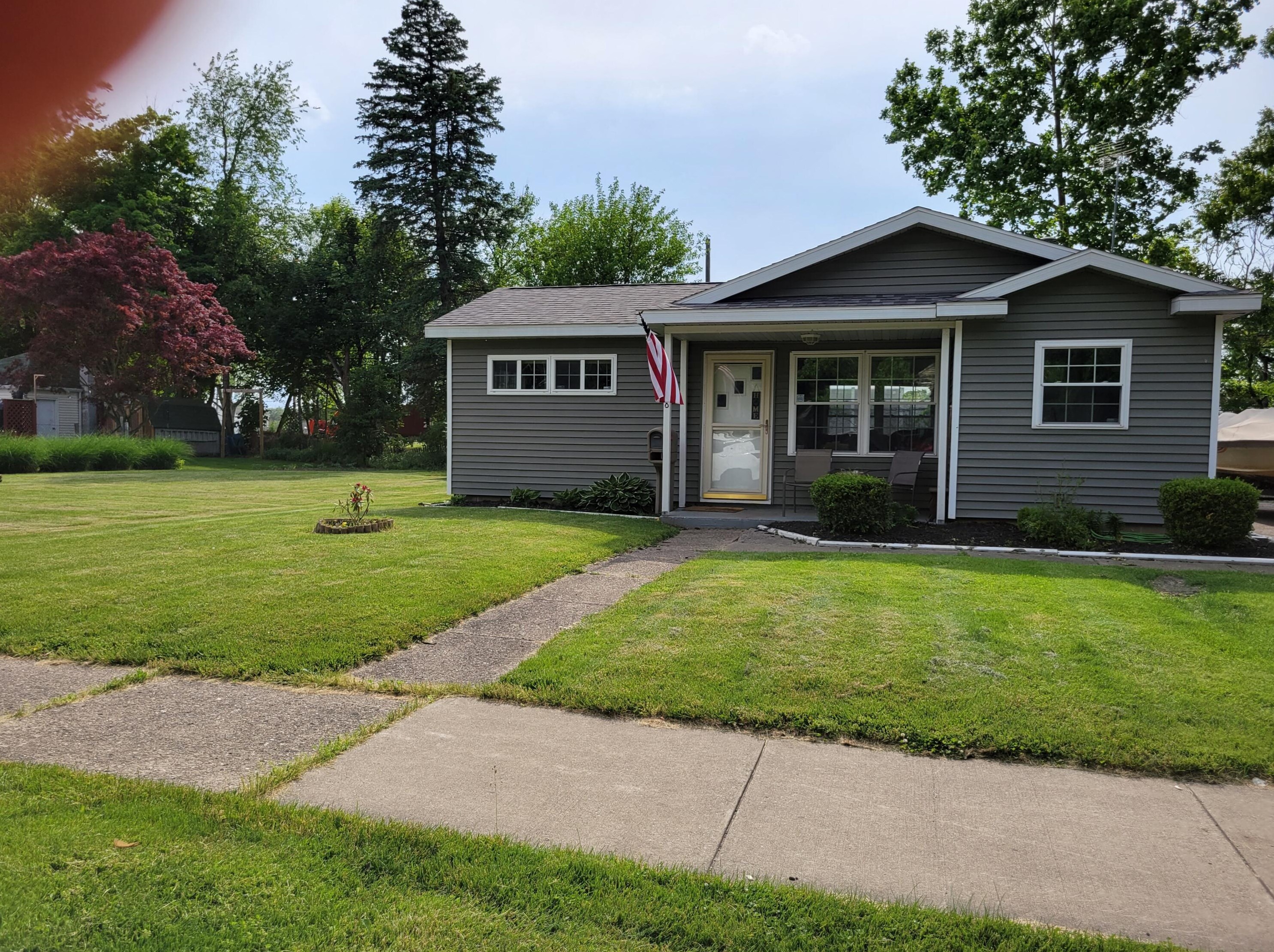 908 13th St, Niles MI  49120-3420 exterior