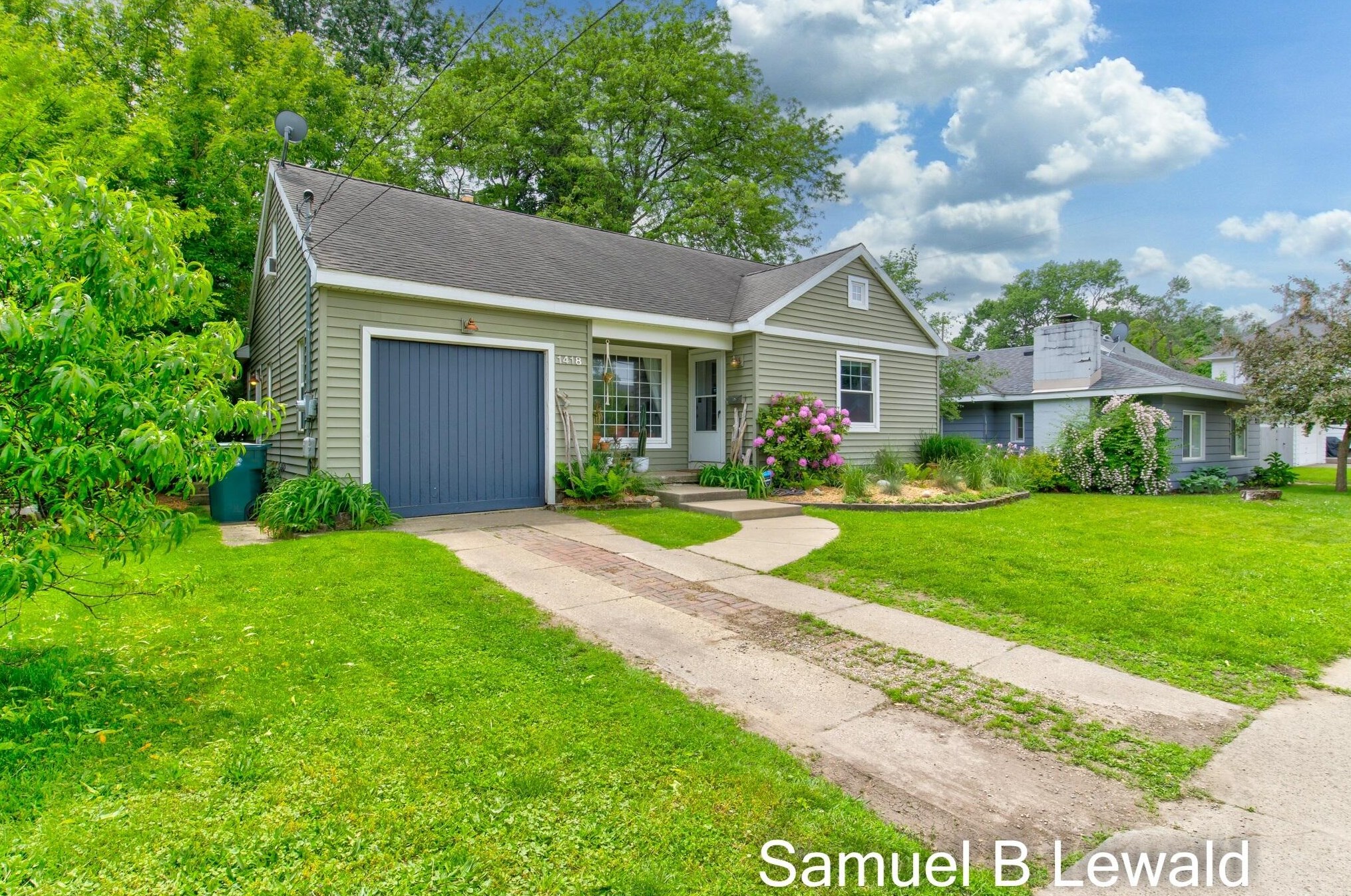 1418 Hope St, Grand Rapids MI  49506-1614 exterior