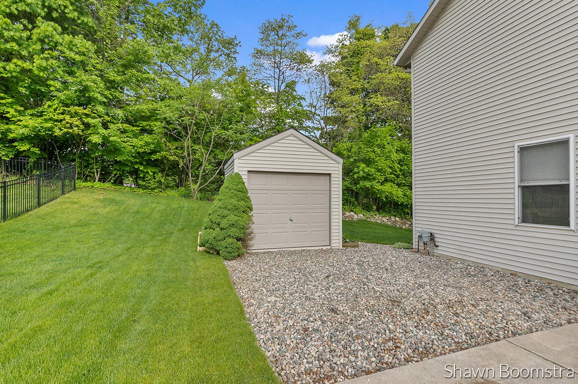 4016 Ronalds Rd, Dorr MI 49323-9071 exterior