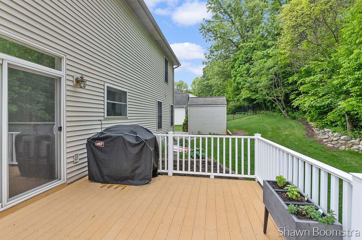 4016 Ronalds Rd, Dorr MI 49323-9071 exterior