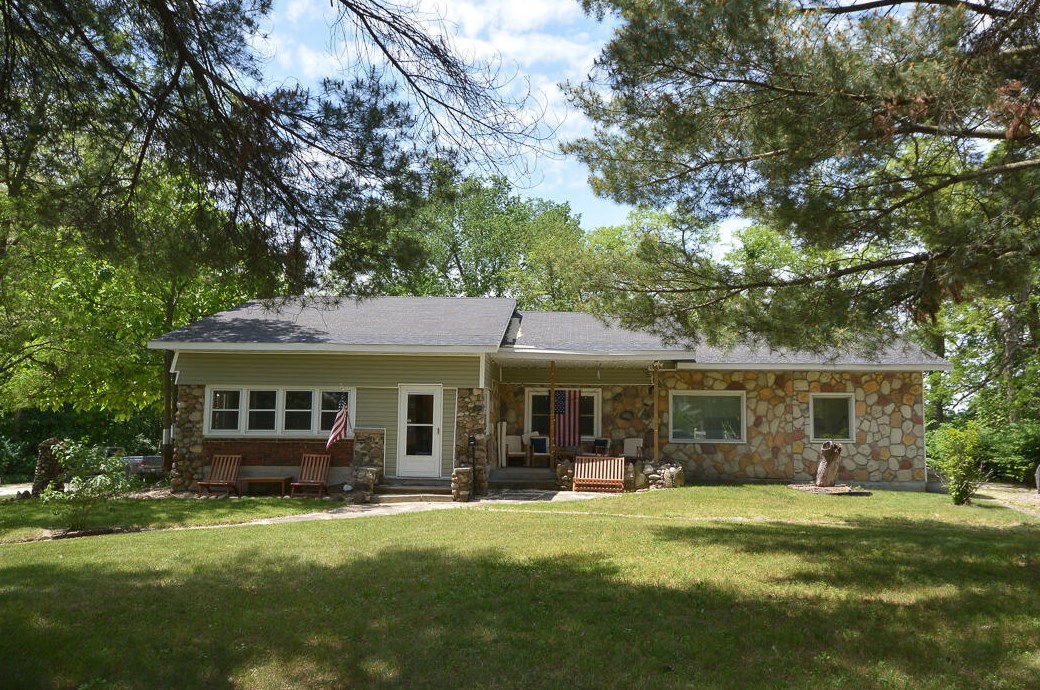 1128 5th St, Niles, MI 49120-1606