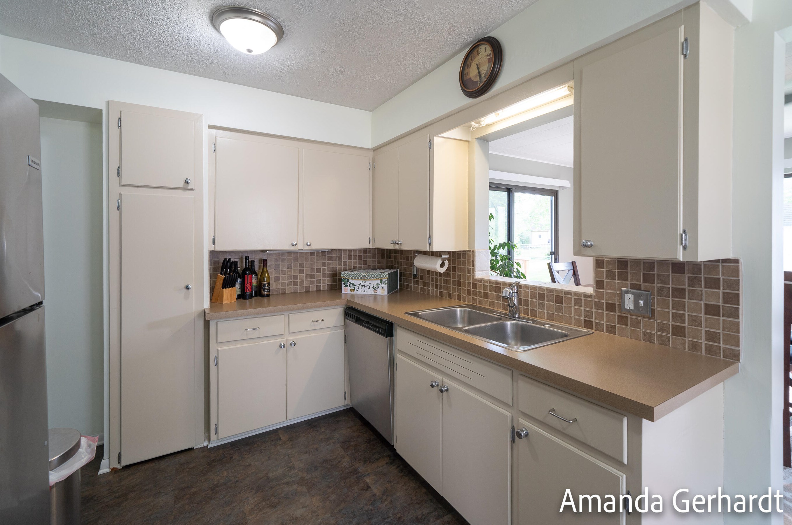 2901 Belknap Ave, Grand Rapids MI  49505-3303 exterior