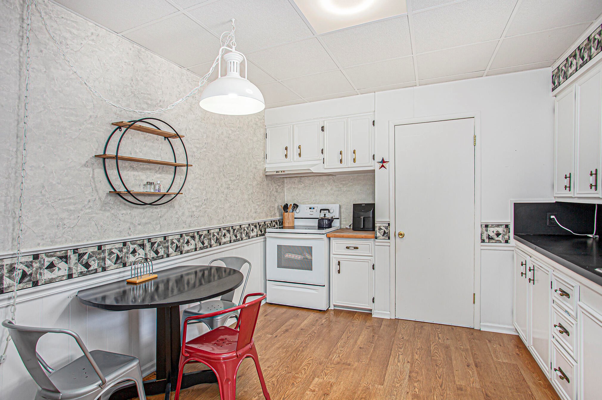 1000 Oaklawn St, Grand Rapids MI  49505-3752 exterior