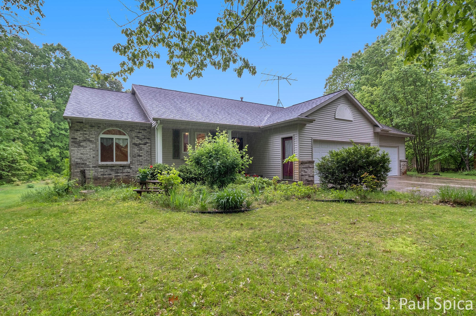 2037 Winding Oak Dr, Dorr MI 49323-9342 exterior