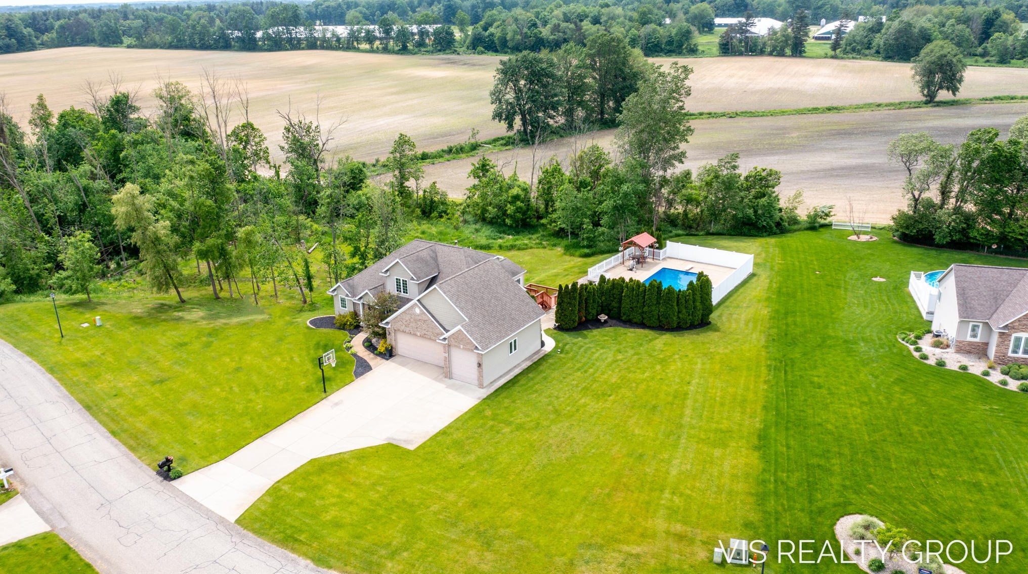 10249 Jane Dr, Allendale MI 49401-8082 exterior