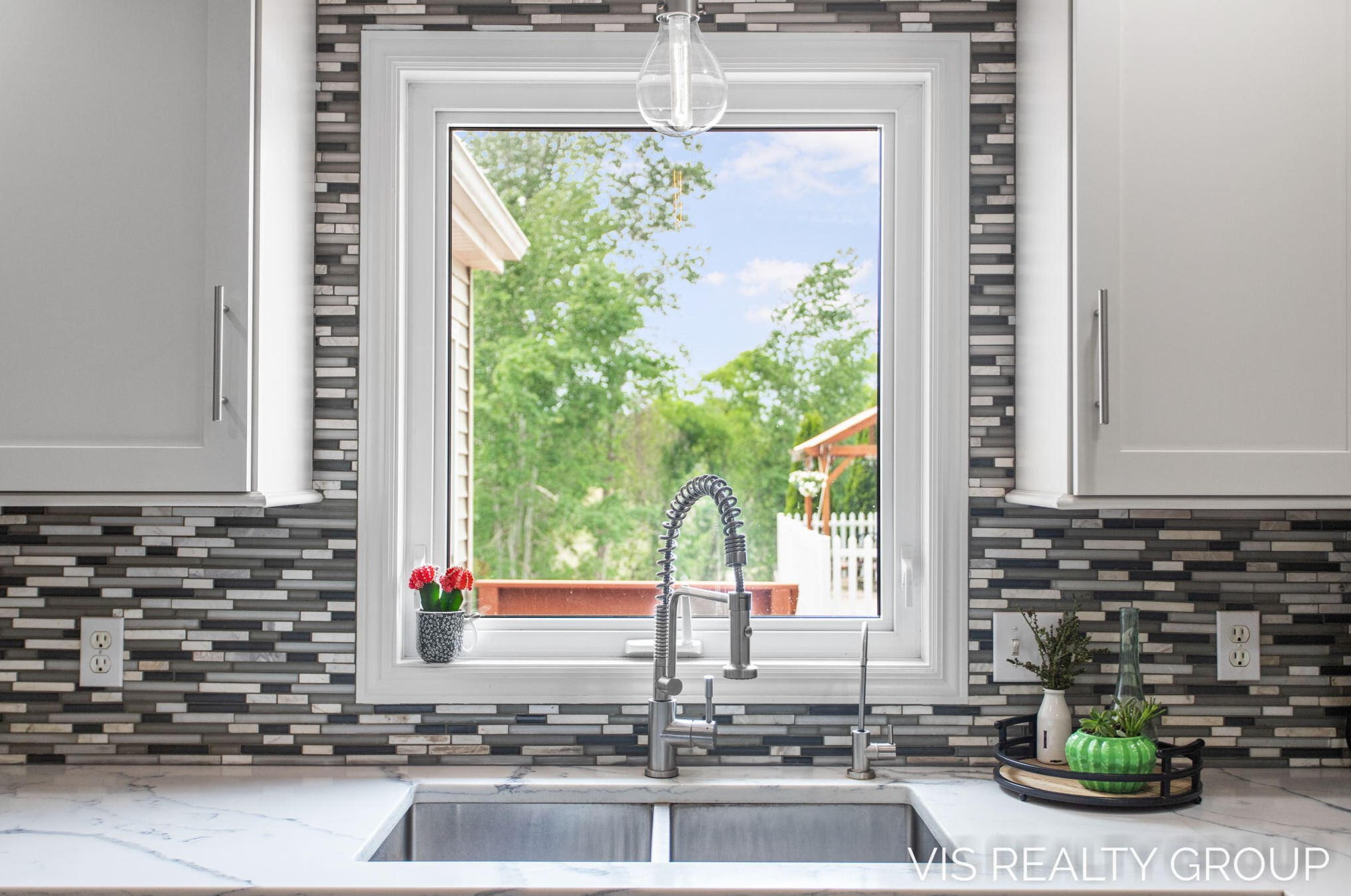 10249 Jane Dr, Allendale MI 49401-8082 exterior