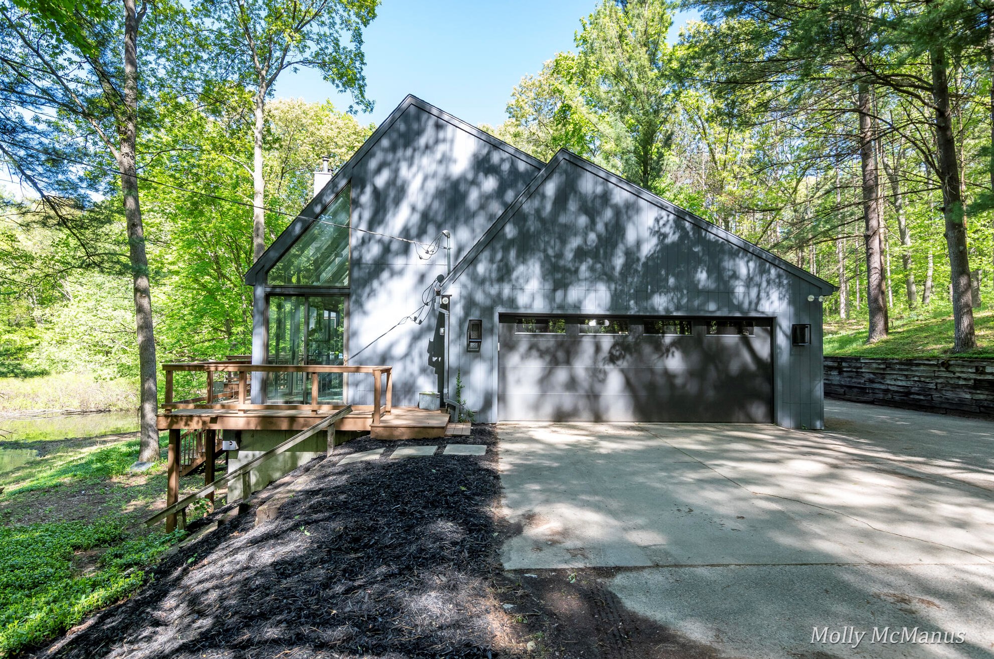 7563 Leonard St, Ada MI 49301-9527 exterior