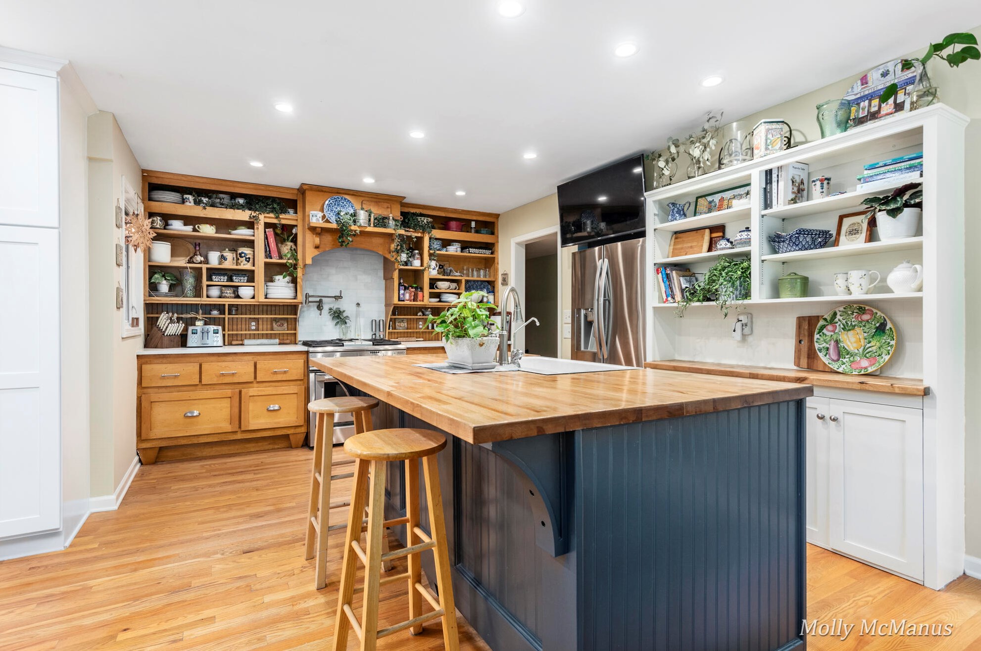 7563 Leonard St, Ada MI 49301-9527 exterior