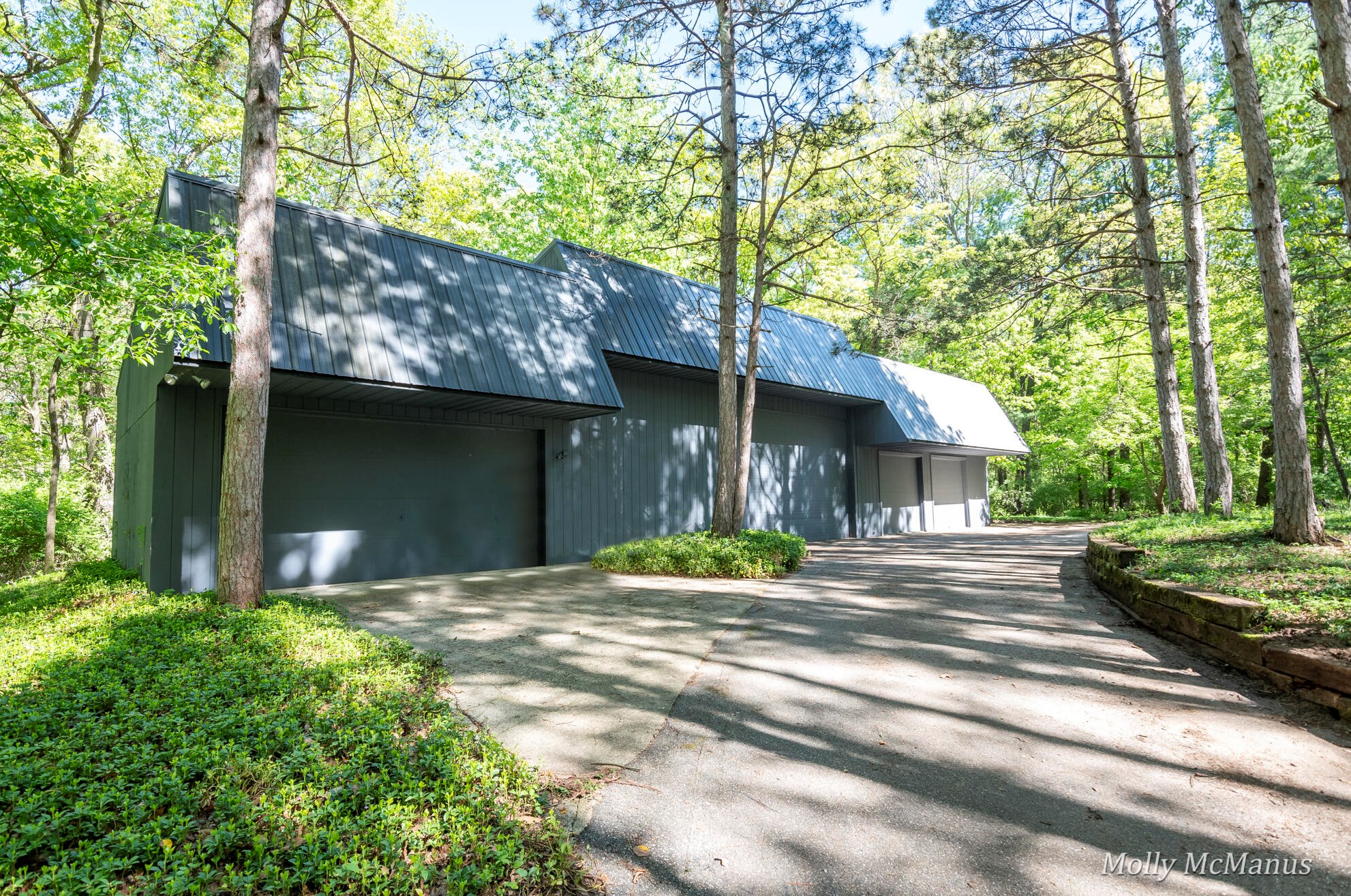 7563 Leonard St, Ada MI 49301-9527 exterior