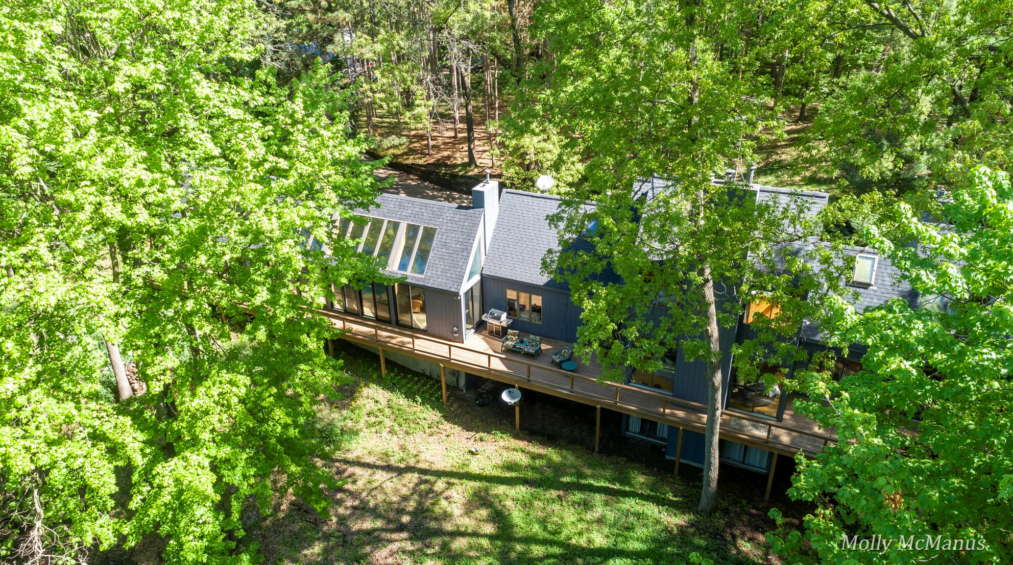 7563 Leonard St, Ada MI 49301-9527 exterior