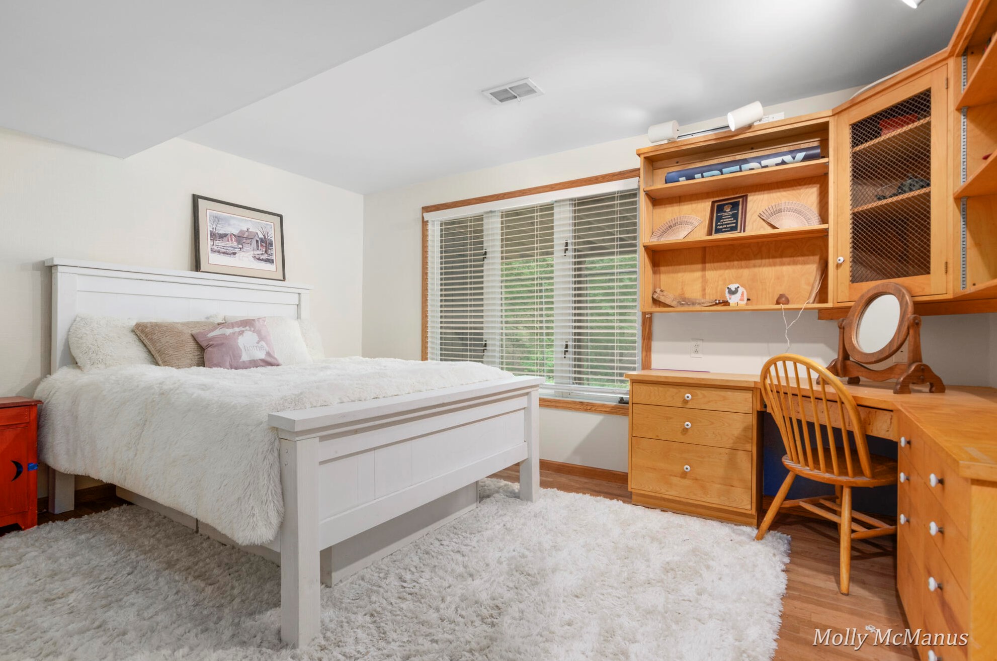 7563 Leonard St, Ada MI 49301-9527 exterior