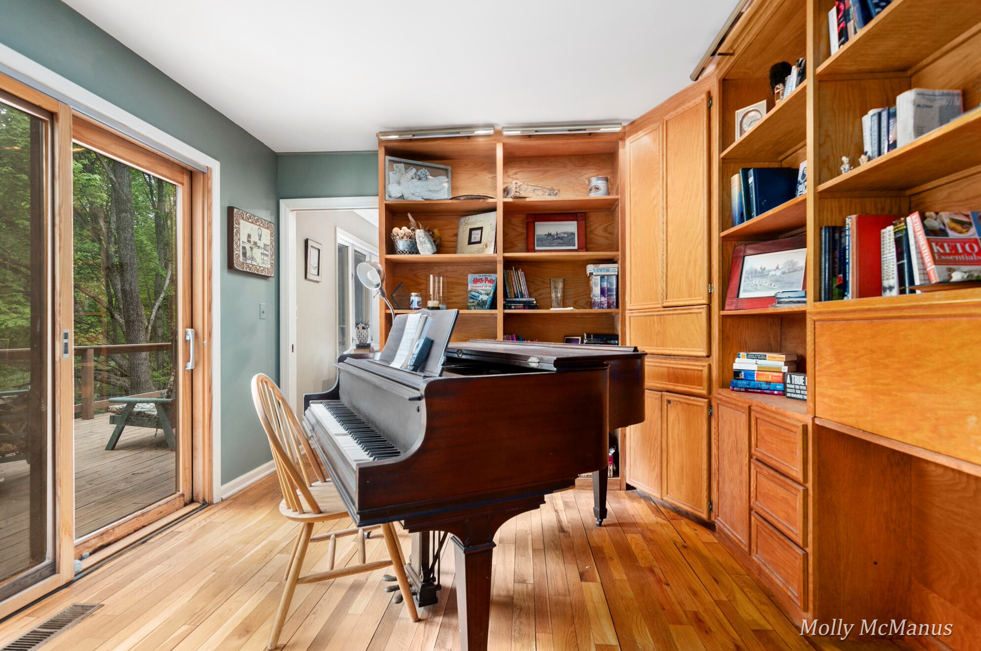 7563 Leonard St, Ada MI 49301-9527 exterior