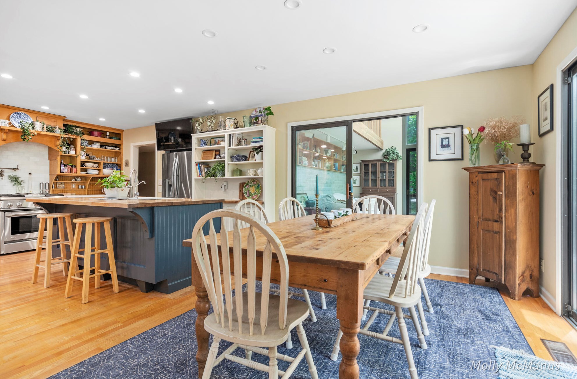 7563 Leonard St, Ada MI 49301-9527 exterior