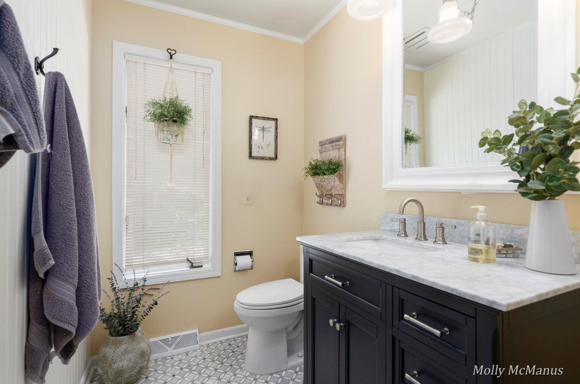 7563 Leonard St, Ada MI 49301-9527 exterior