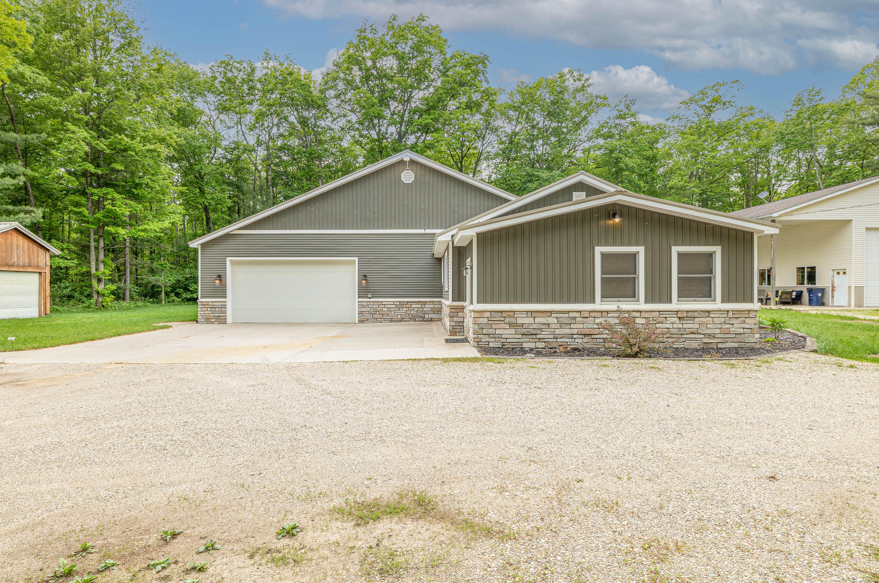 3865 Pfeiffer Ct, Morley, MI 49336-9577