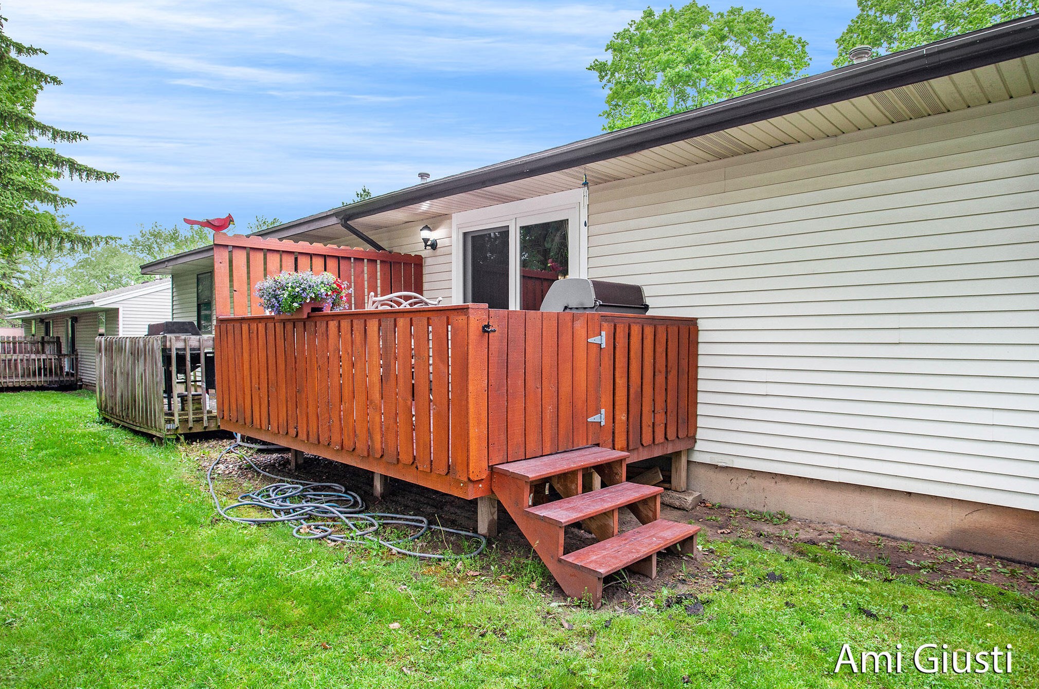 1910 Burton, Grand Rapids MI 49506-4620 exterior