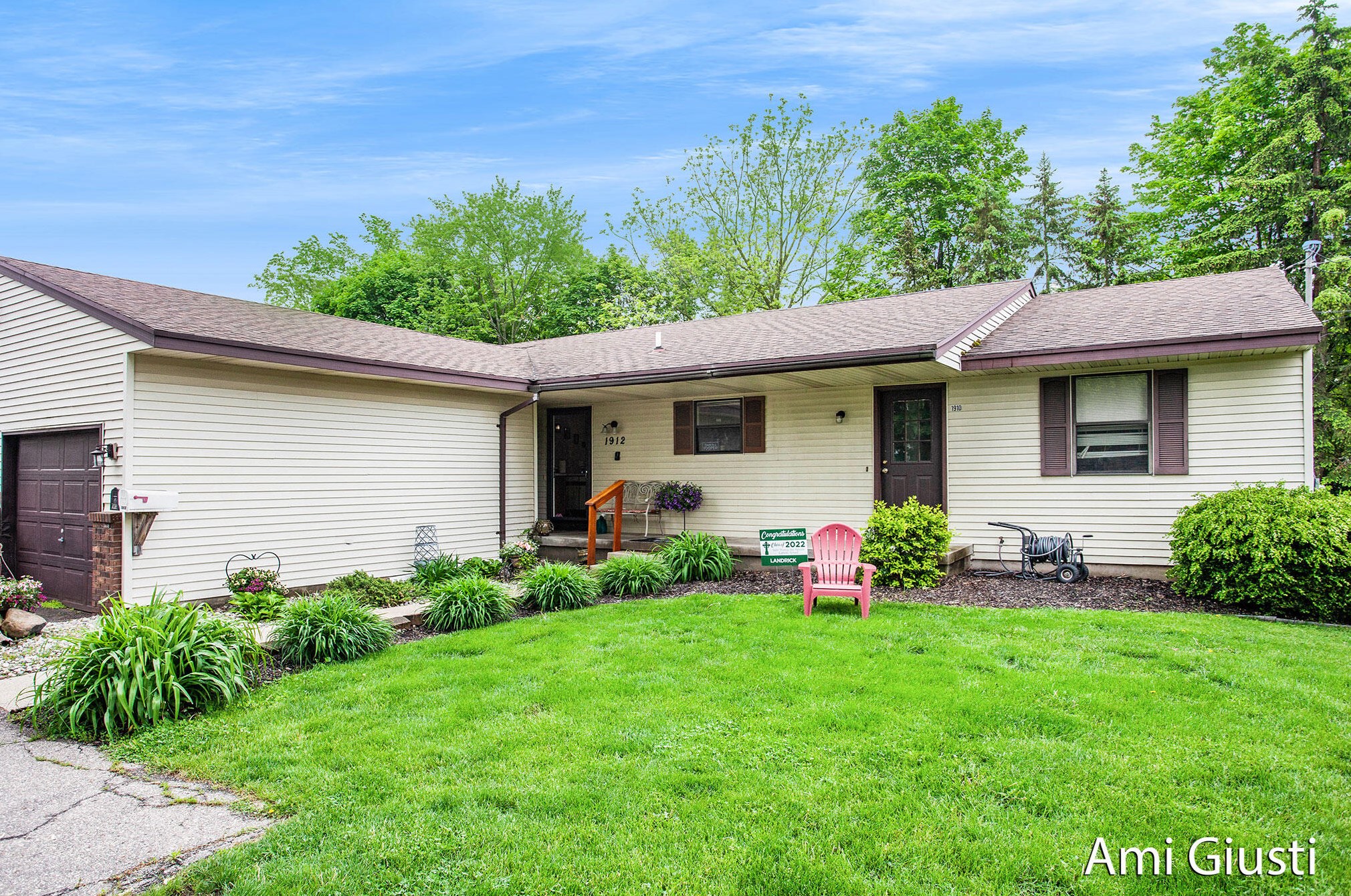 1910 Burton, Grand Rapids MI 49506-4620 exterior