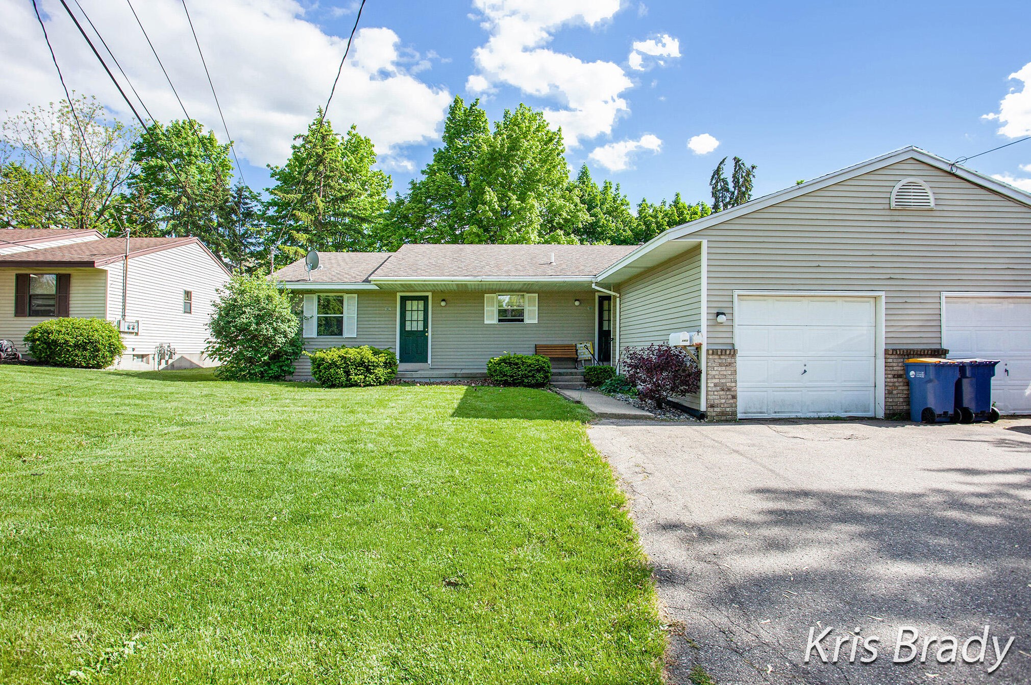 1910 Burton St, Grand Rapids MI  49506-4620 exterior