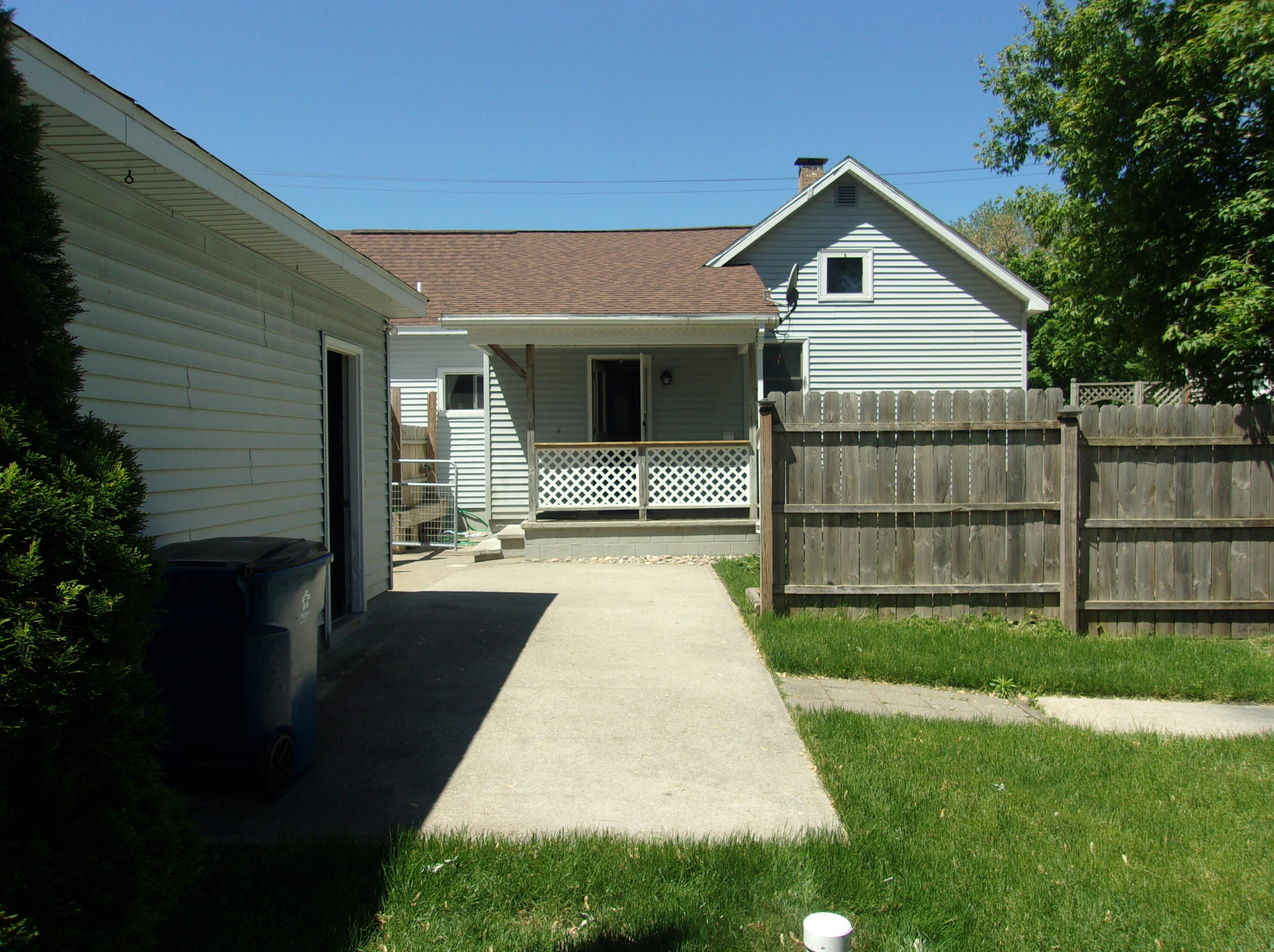 613 Kosciusko St, Stronach MI  49660-3014 exterior