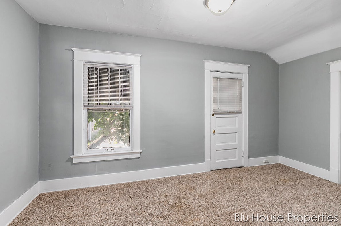 912 Virginia St, Grand Rapids MI 49506-1511 exterior