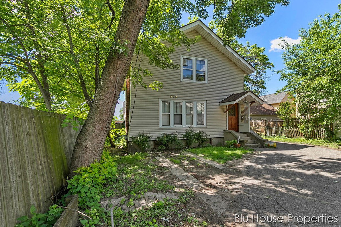 912 Virginia St, Grand Rapids MI 49506-1511 exterior