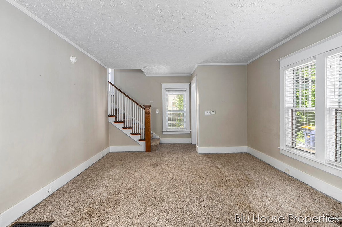 912 Virginia St, Grand Rapids MI 49506-1511 exterior