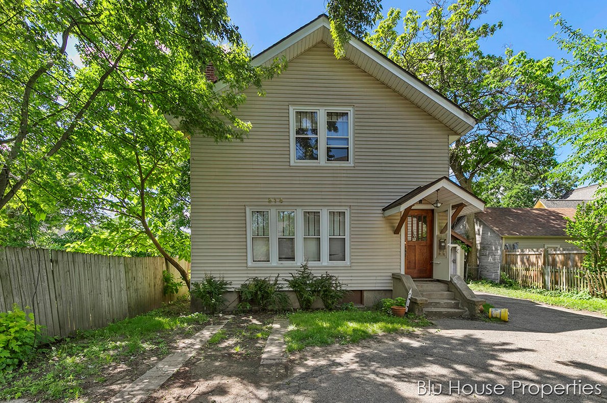 912 Virginia St, Grand Rapids MI 49506-1511 exterior