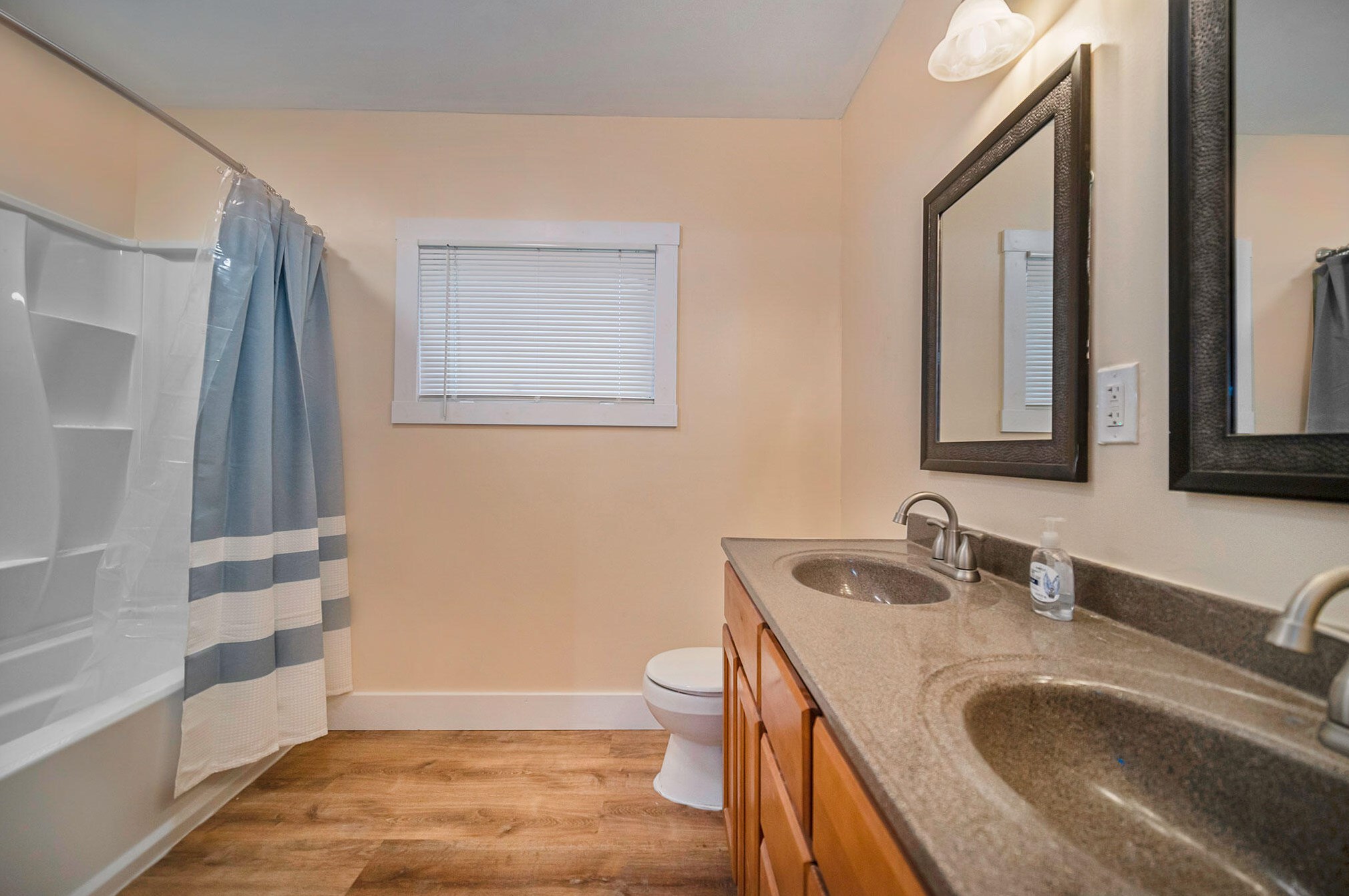 1017 Backus St, Jackson MI  49202-2105 exterior