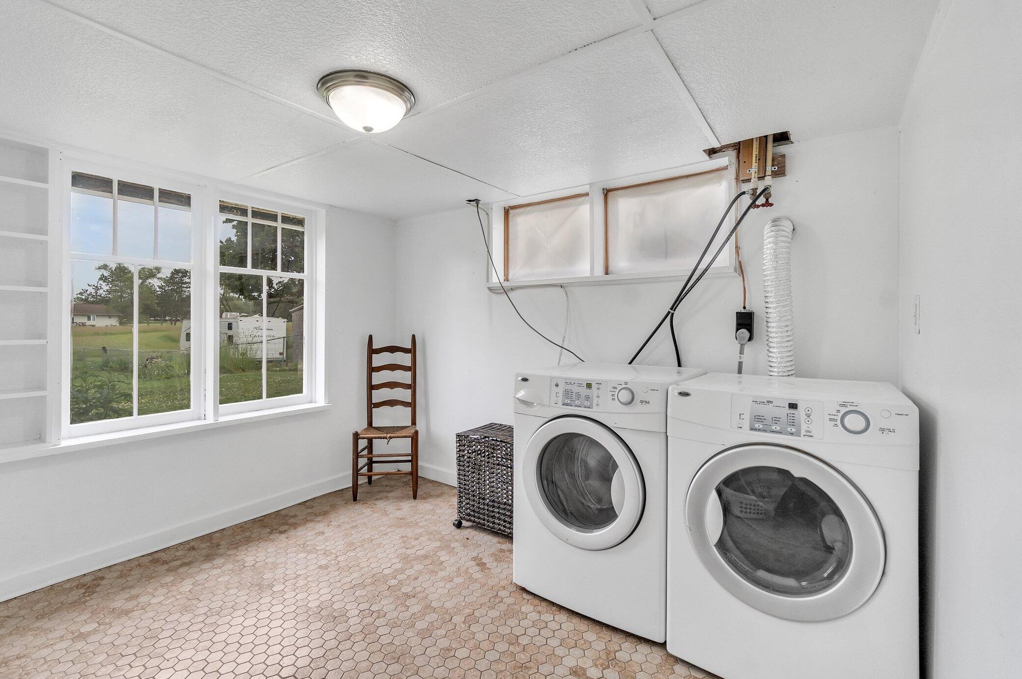 313 Ackerson Lk Dr, Jackson MI 49201-8756 exterior