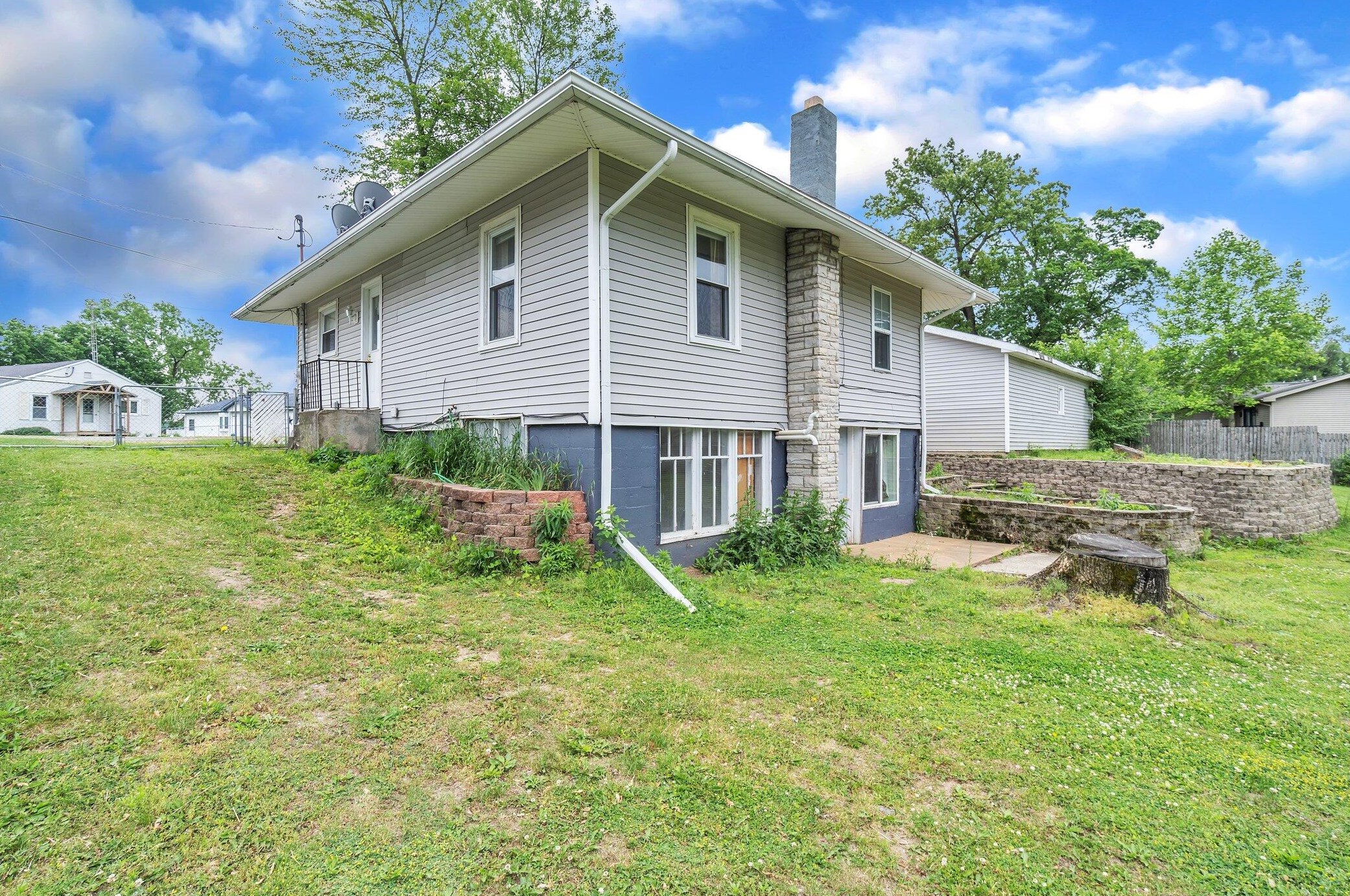 313 Ackerson Lk Dr, Jackson MI 49201-8756 exterior