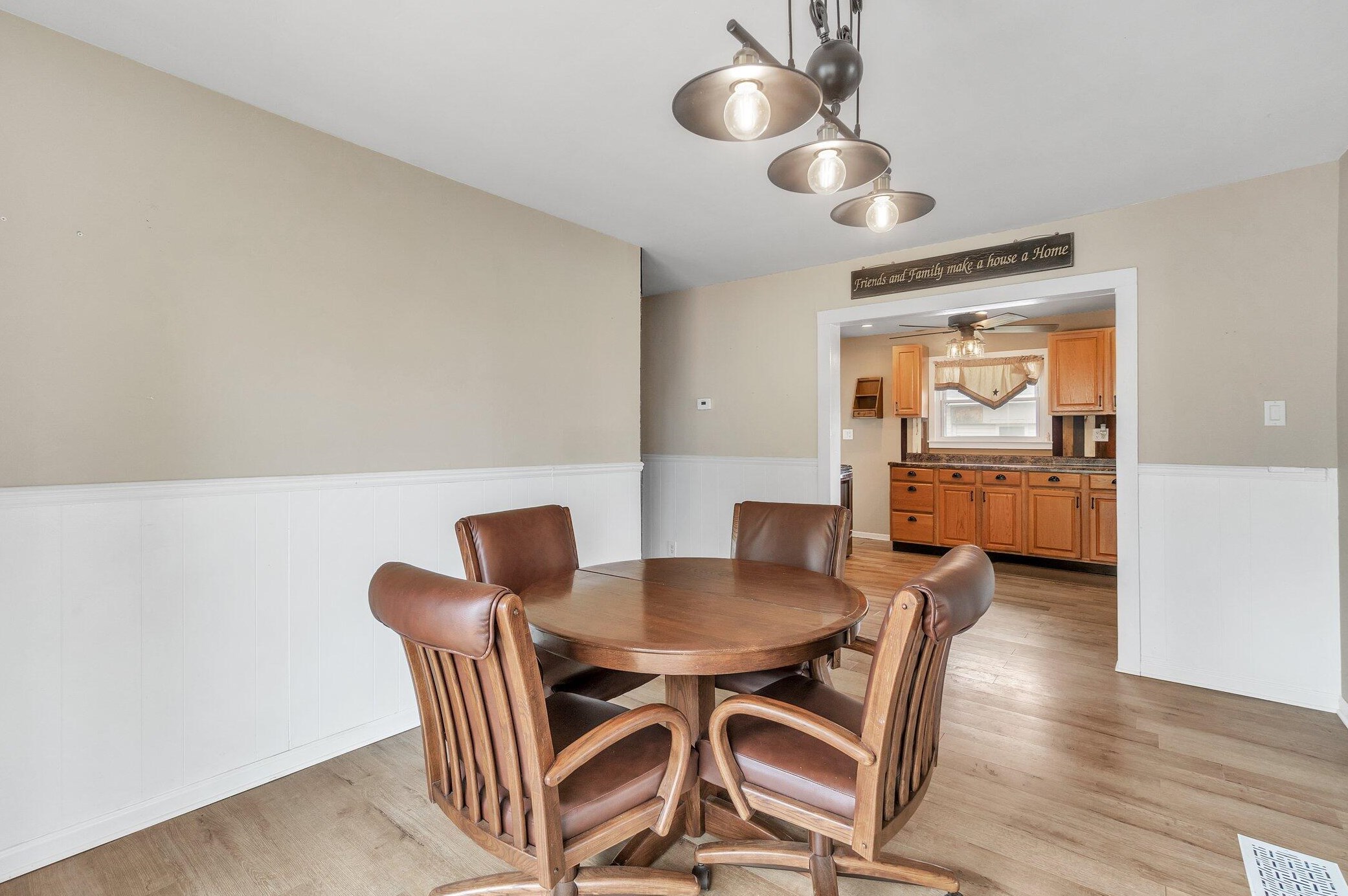 313 Ackerson Lk Dr, Jackson MI 49201-8756 exterior