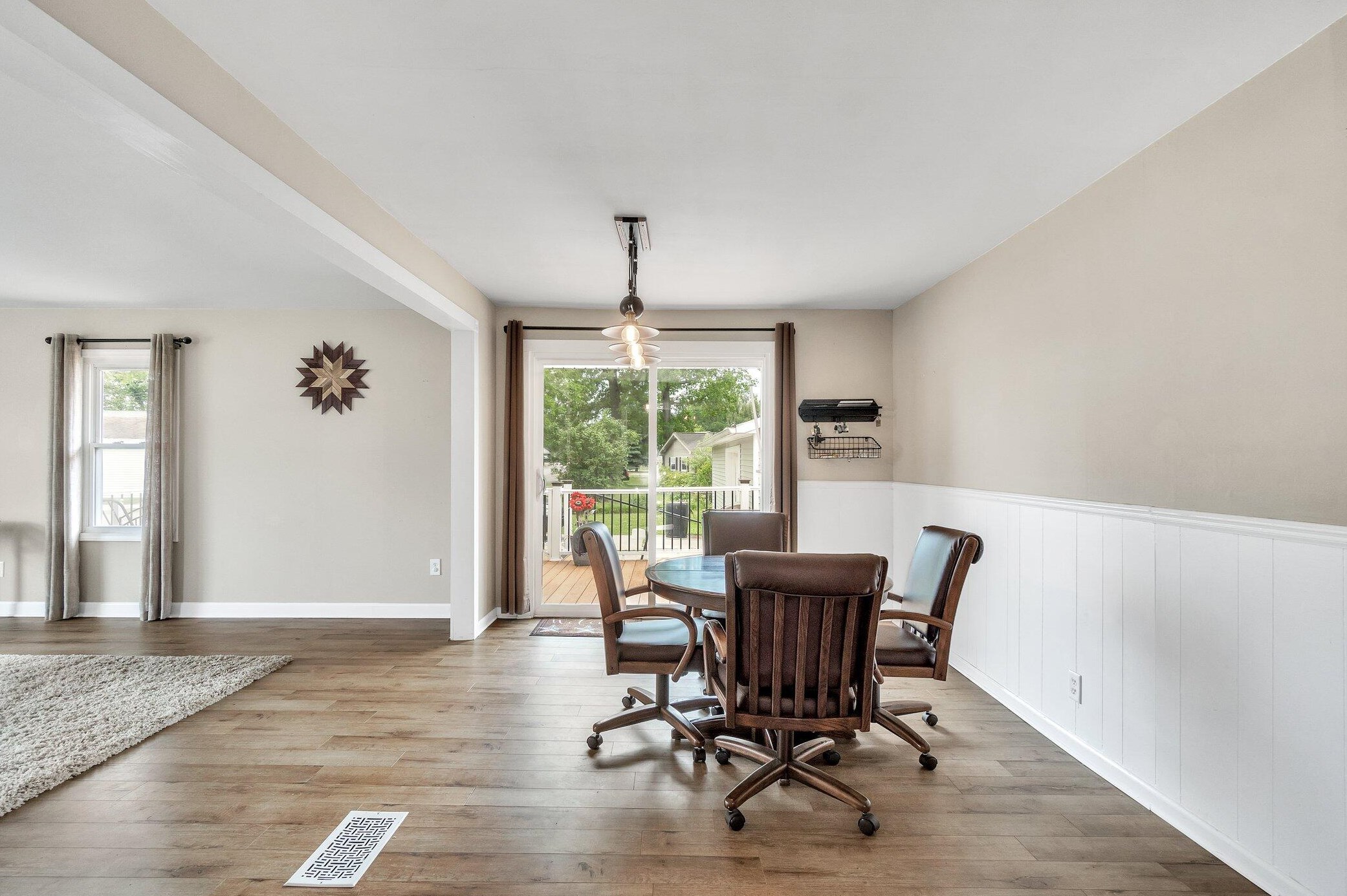 313 Ackerson Lk Dr, Jackson MI 49201-8756 exterior