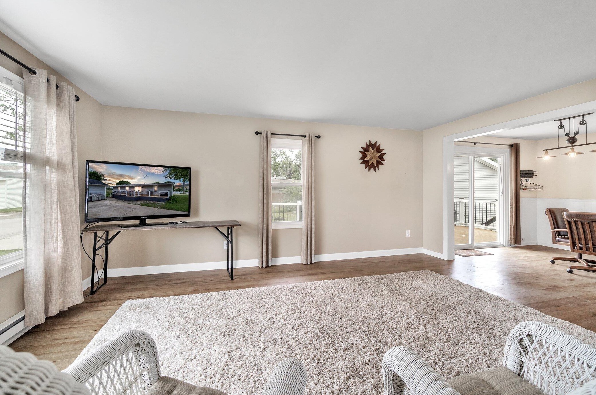 313 Ackerson Lk Dr, Jackson MI 49201-8756 exterior