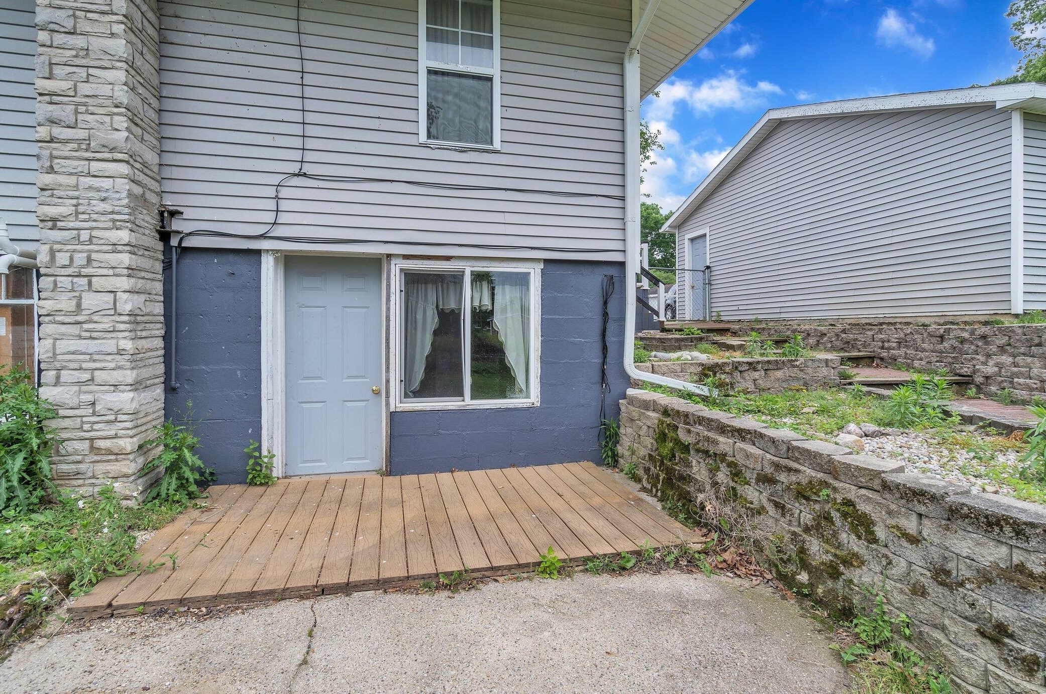 313 Ackerson Lk Dr, Jackson MI 49201-8756 exterior