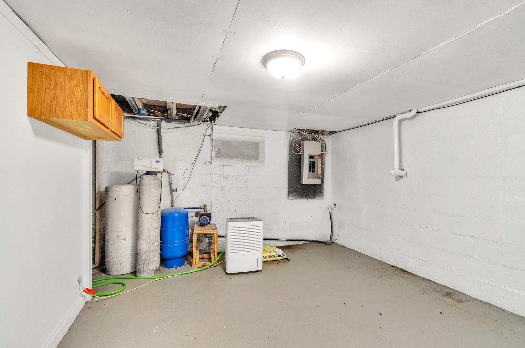 313 Ackerson Lk Dr, Jackson MI 49201-8756 exterior