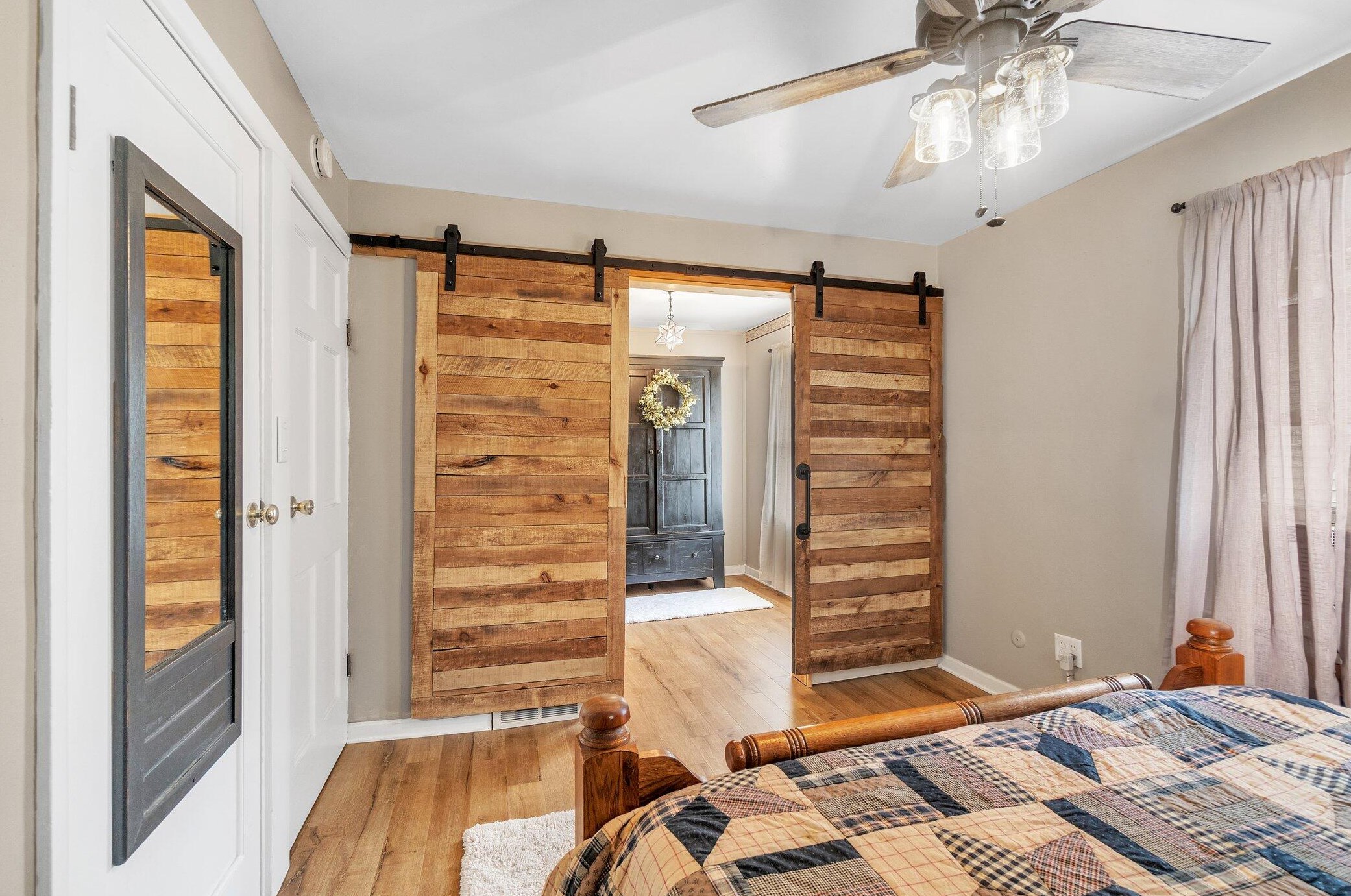 313 Ackerson Lk Dr, Jackson MI 49201-8756 exterior