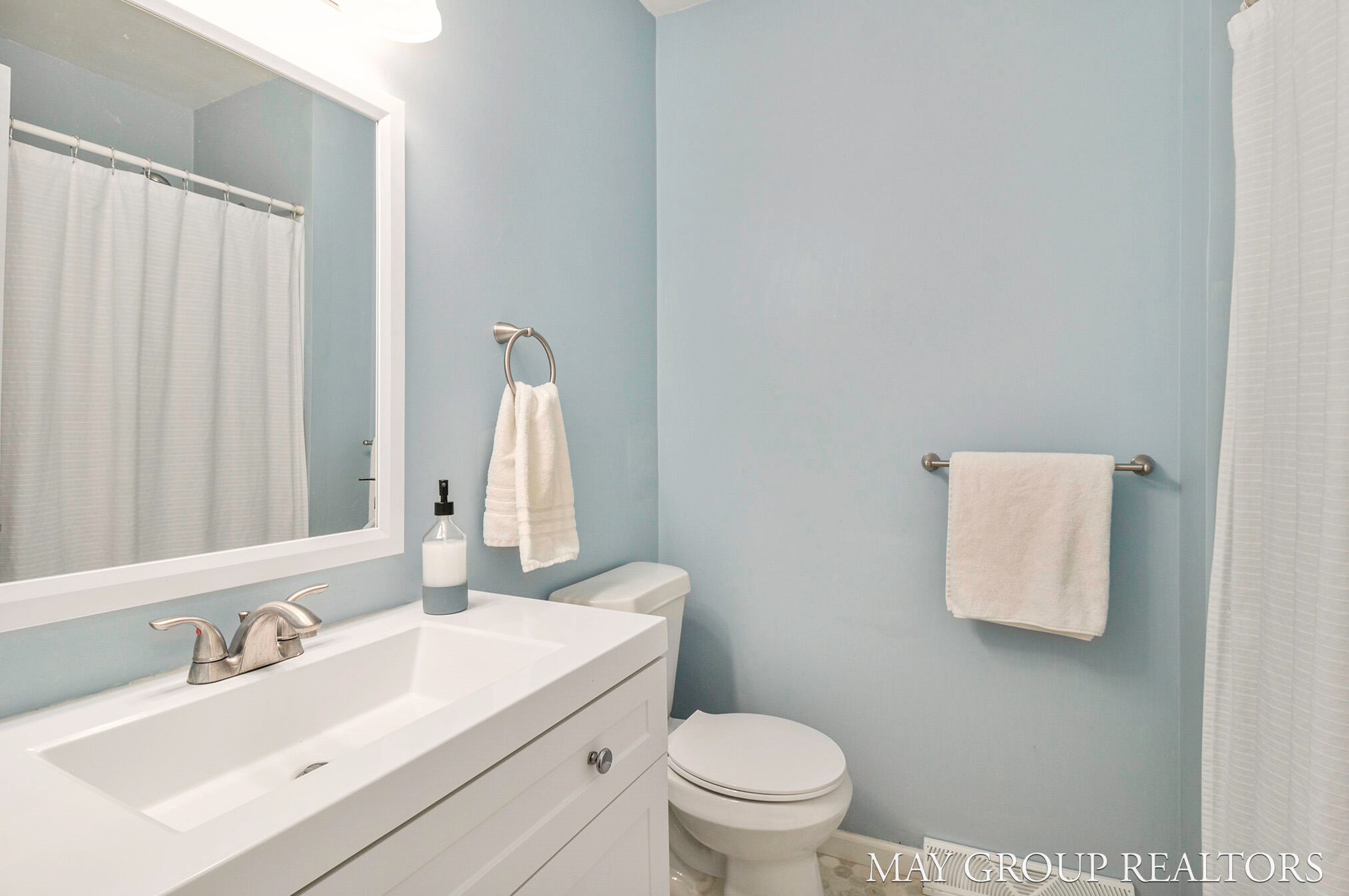 3345 Ipswich Dr, Grand Rapids MI 49544-1649 exterior