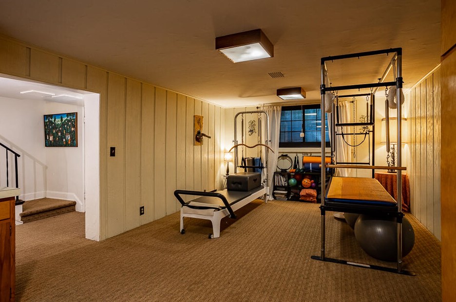 1815 Glen Dr, Jackson MI  49203-3820 exterior