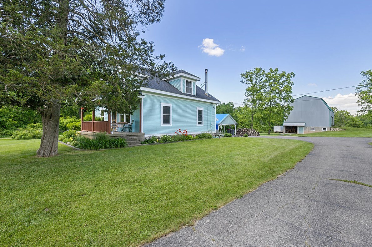8475 28th St, Ada, MI 49301-9243