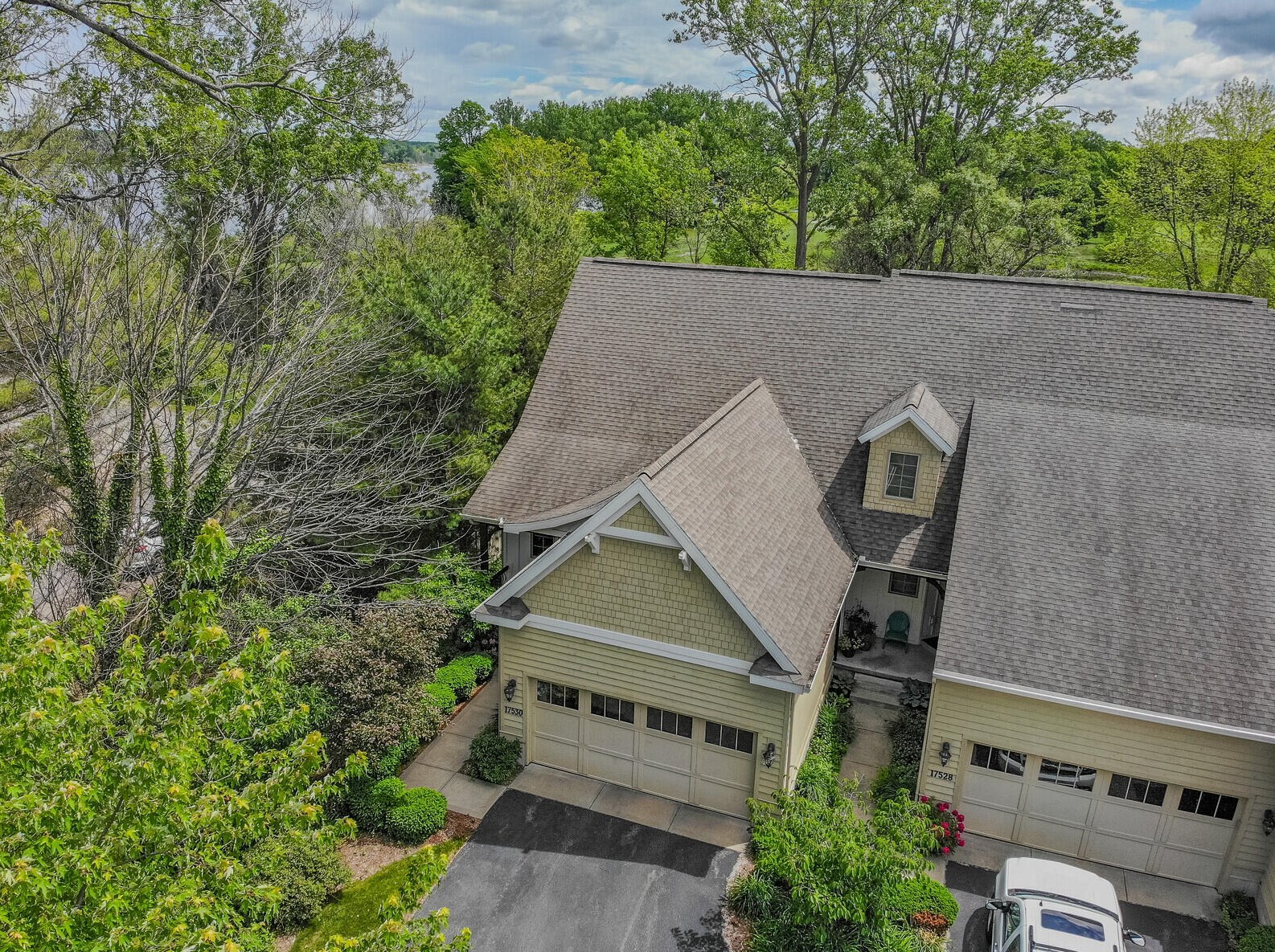 17530 N Fruitport Rd, Spring Lake, MI 49456