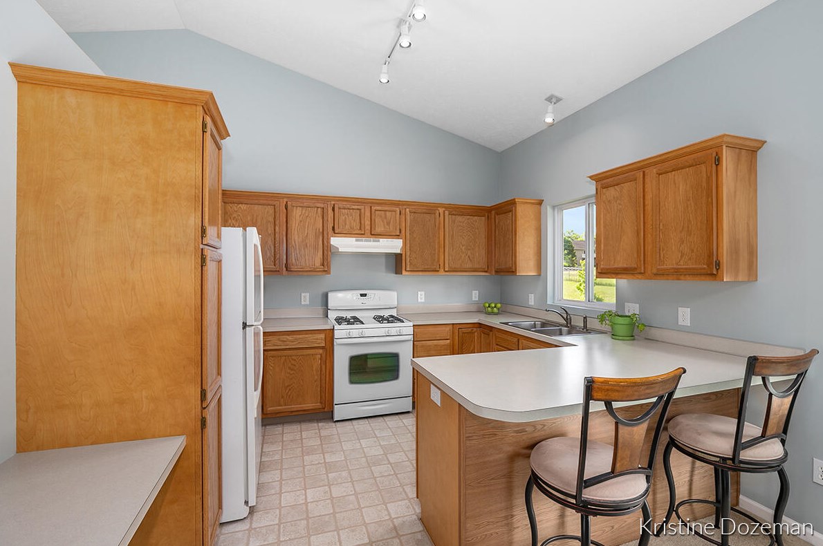 1636 Northbend Dr, Grand Rapids MI 49505-3906 exterior